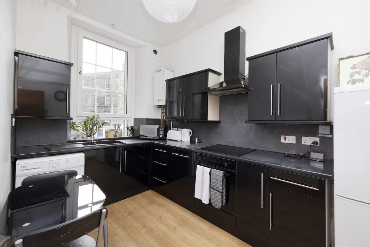 Joivy 3 Bed Flat In Old Town, Close To Grassmarket EDI Buitenkant foto