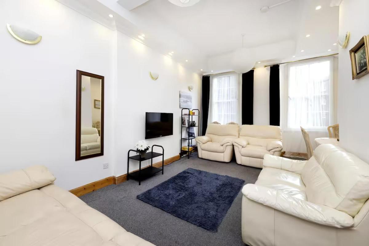 Joivy 3 Bed Flat In Old Town, Close To Grassmarket EDI Buitenkant foto